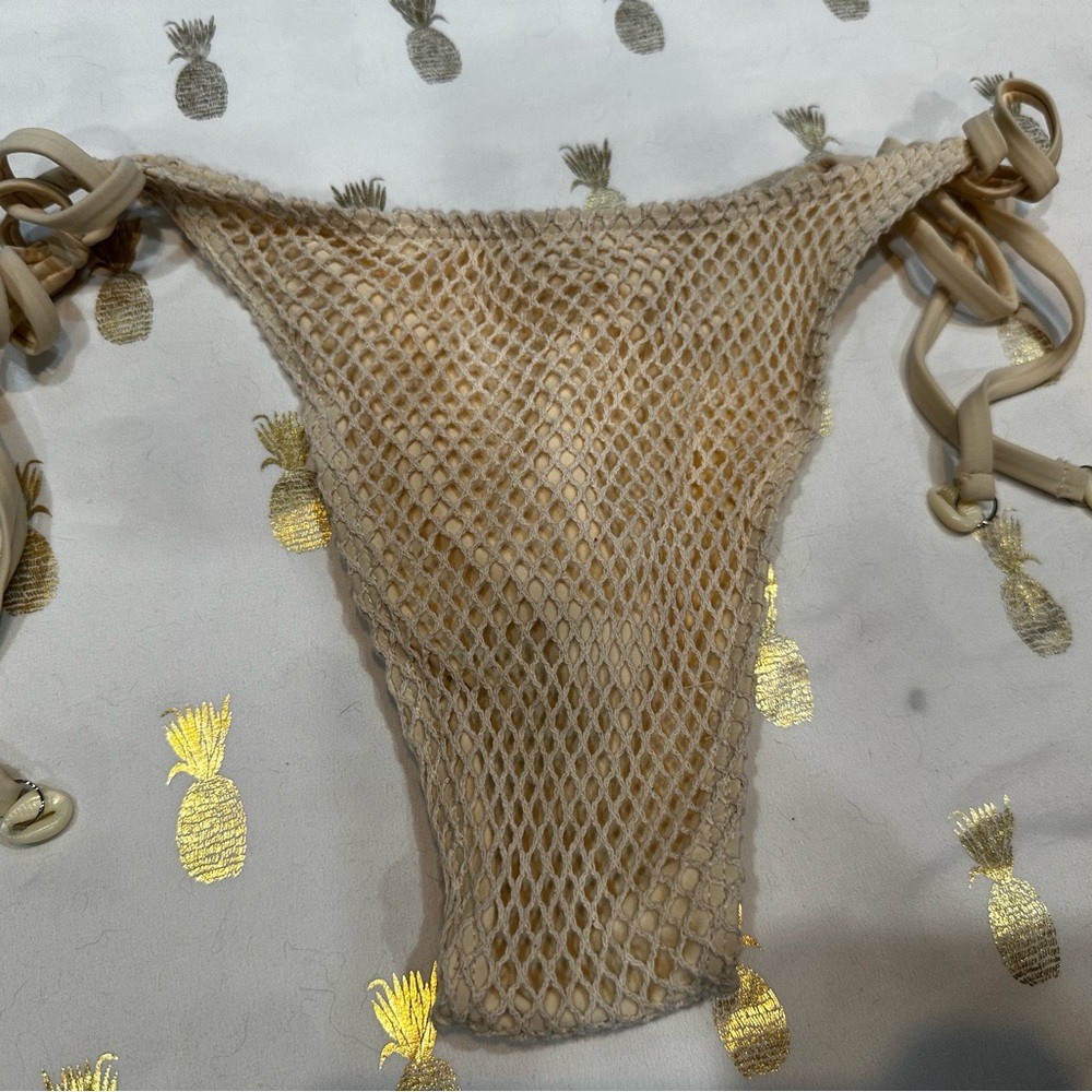 NWT Zaful bikini bottom, Sz Small/ US 4. Cream, netting texture, tie sides.